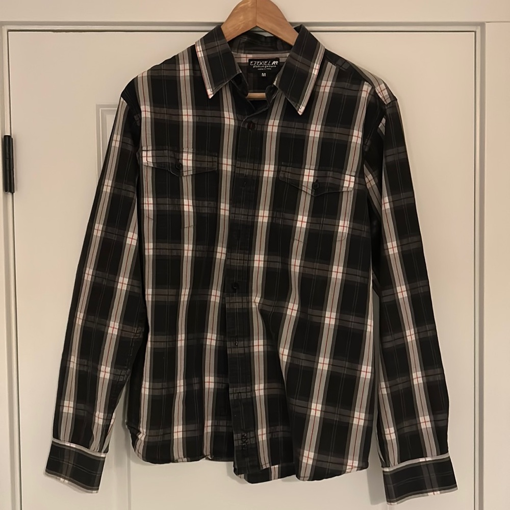 Ezekiel button up